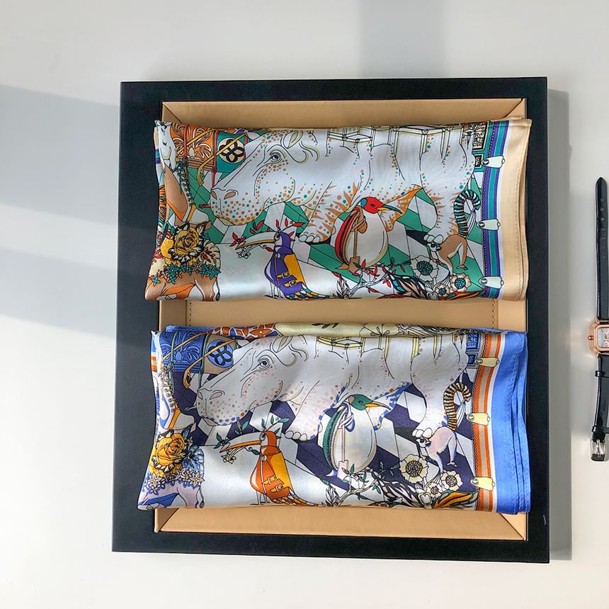 Frior - Vierkante sjaal met patroonprint