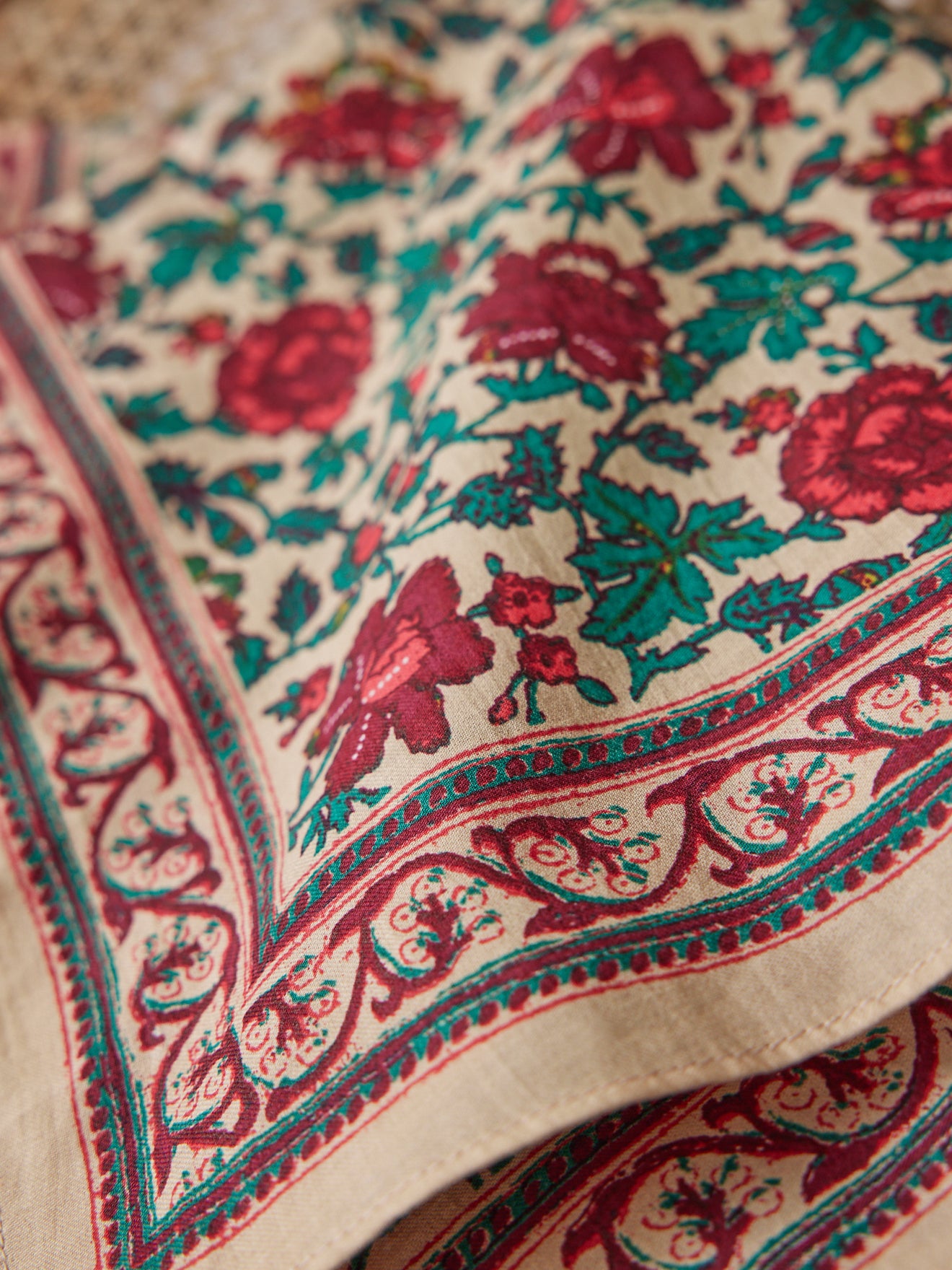 Foulard imprimé fleuri femme