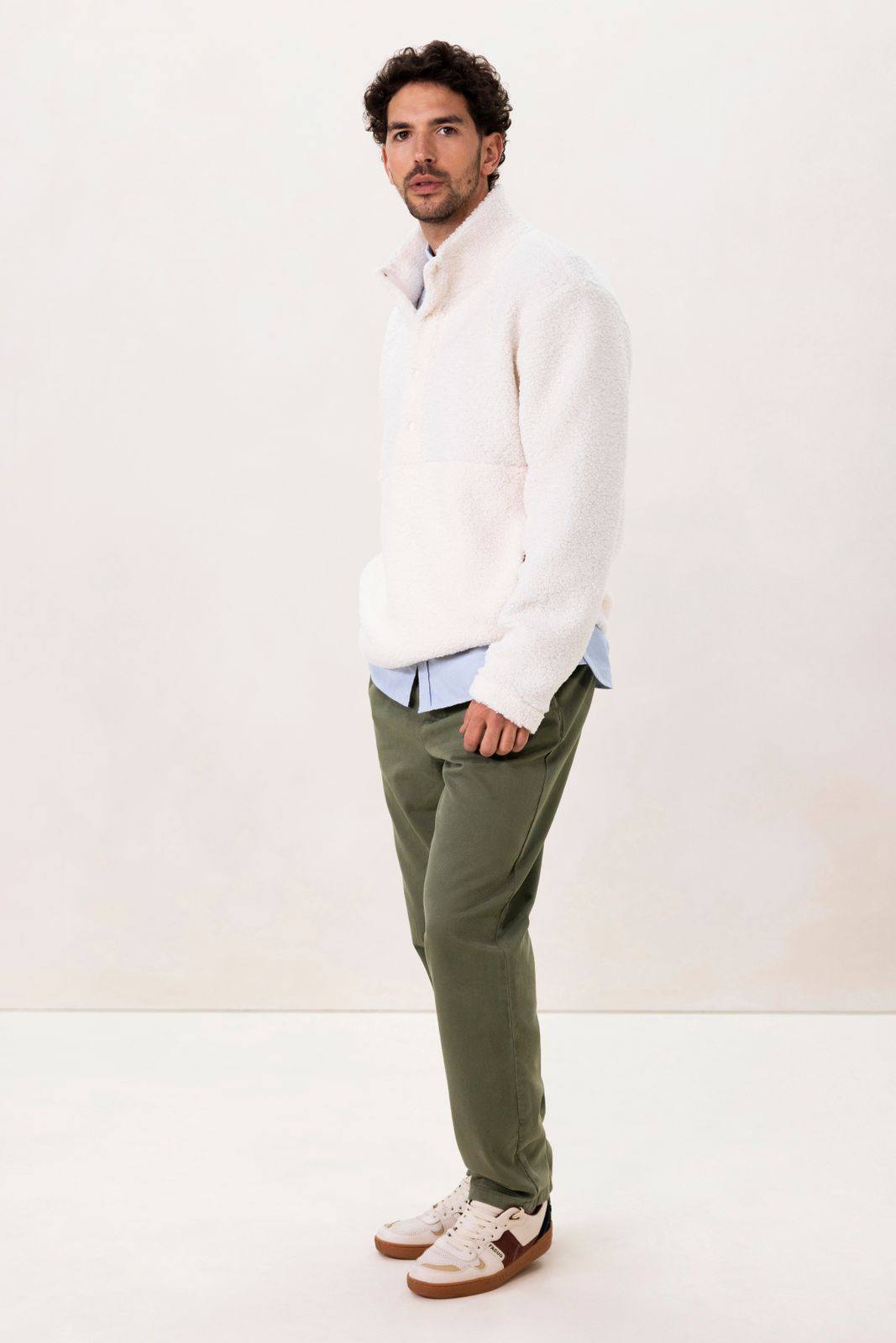 Groene chino met elastische taille
