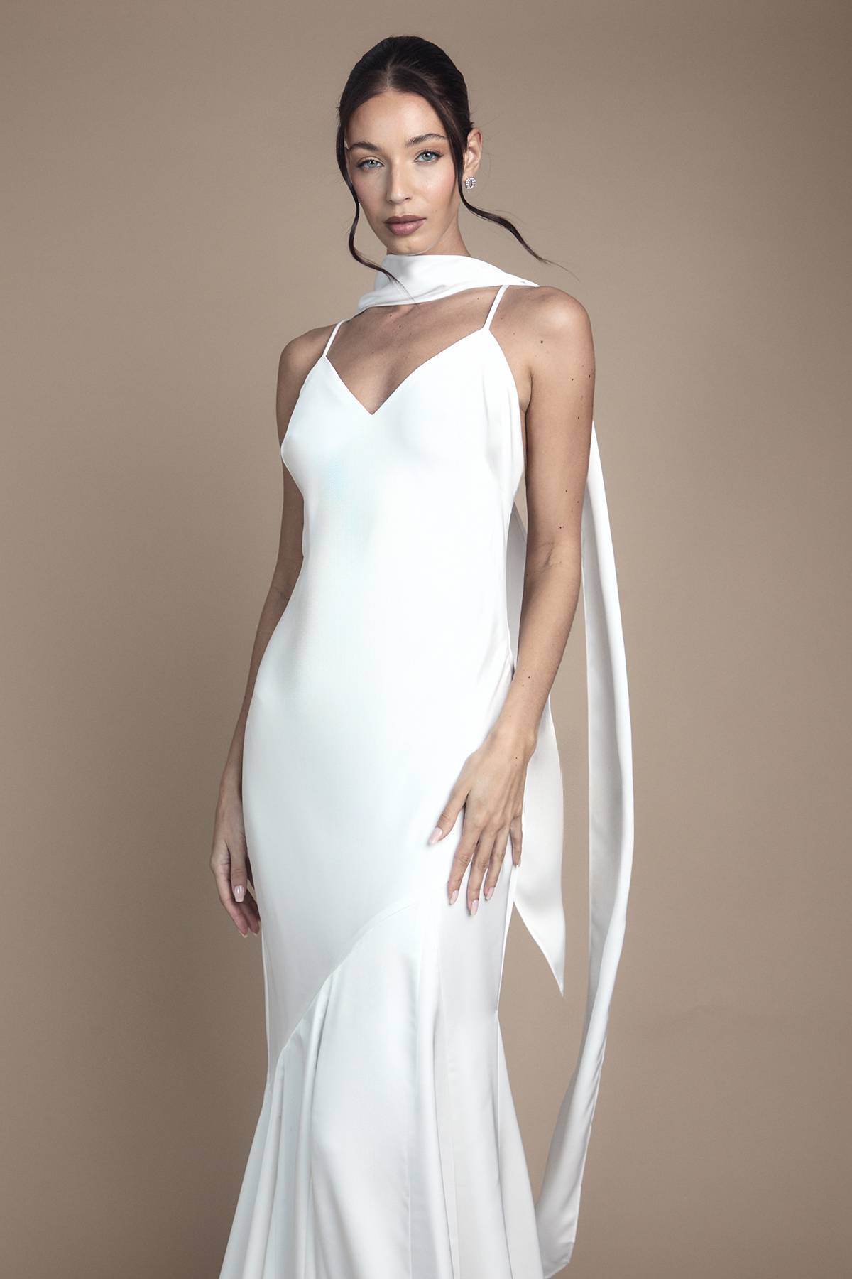 Oasis Robe de Mariée Longue à Col V avec Bretelles et Foulard