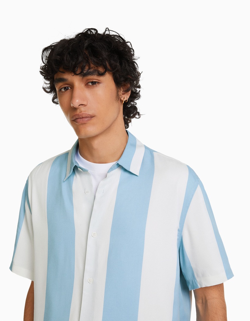 Camisa de sarja listrada de manga curta