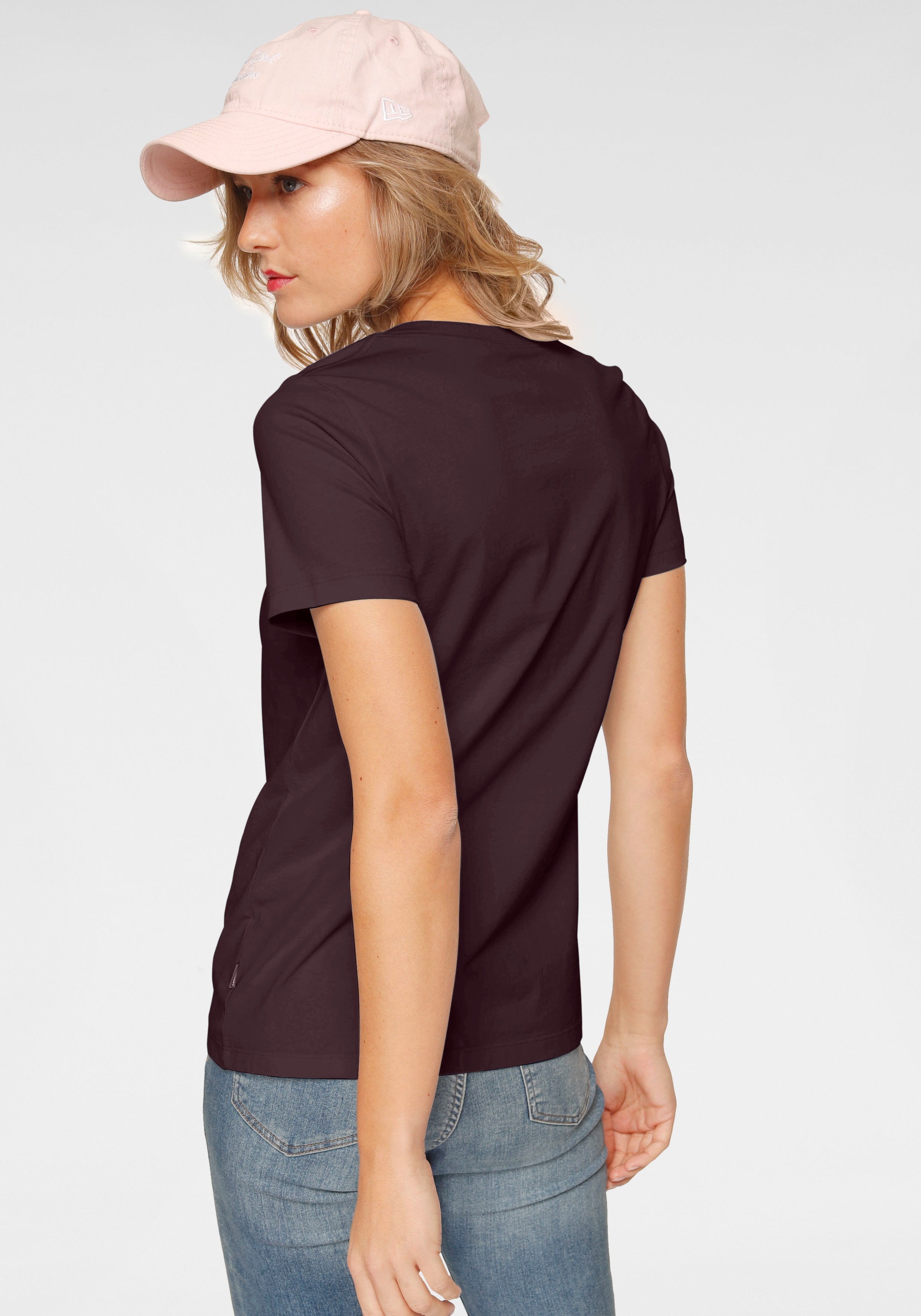 Converse T-Shirt »UNISEX CONVERSE GO-TO ALL STAR PATCH LOGO STANDARD FIT T-SHIRT«, 1 Stk.
