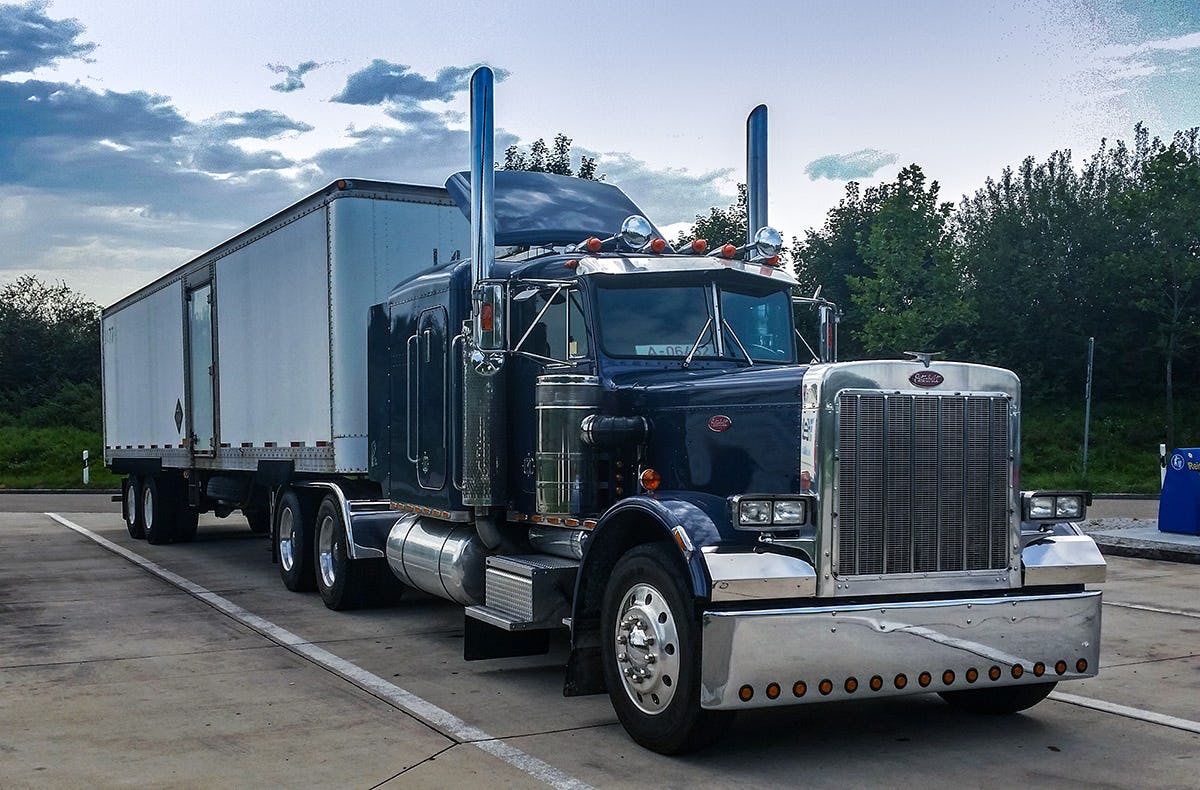Rundfahrt im US Truck mit Auflieger | Graben