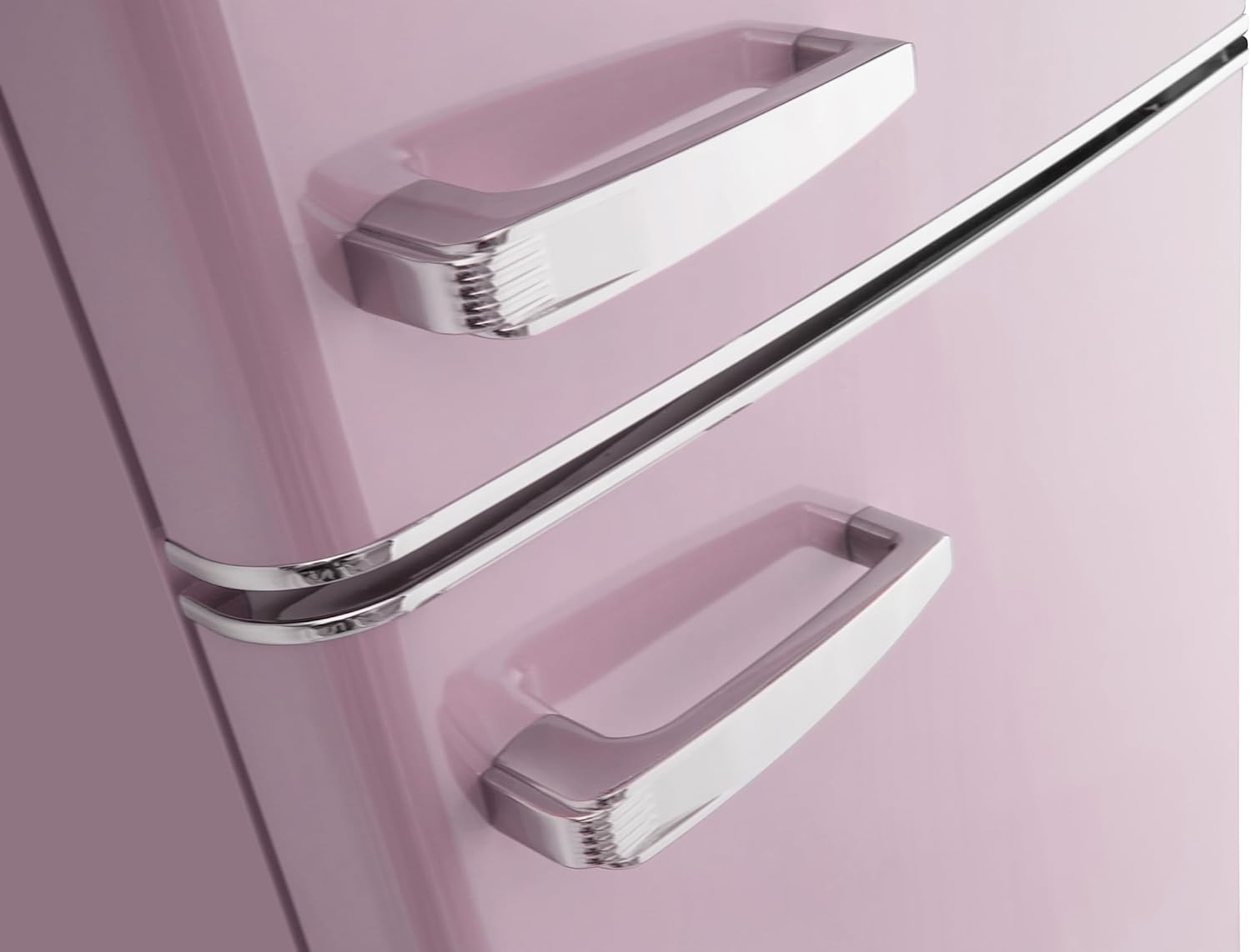 Amica KGC 15636 P Retro Kühl-/Gefrierkombination / Cupcake Pink / 144cm (H) x 55cm (B) x 62cm (T) / Retro-Design / Kühlschrank mit Gefrierfach