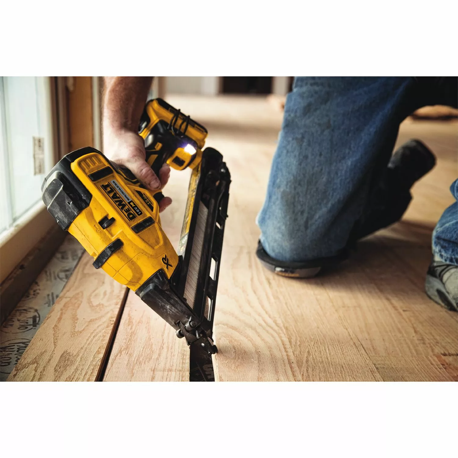 DeWALT DCN650P2 18V Li-Ion accu afwerktacker (2x 5.0Ah accu) in TSTAK