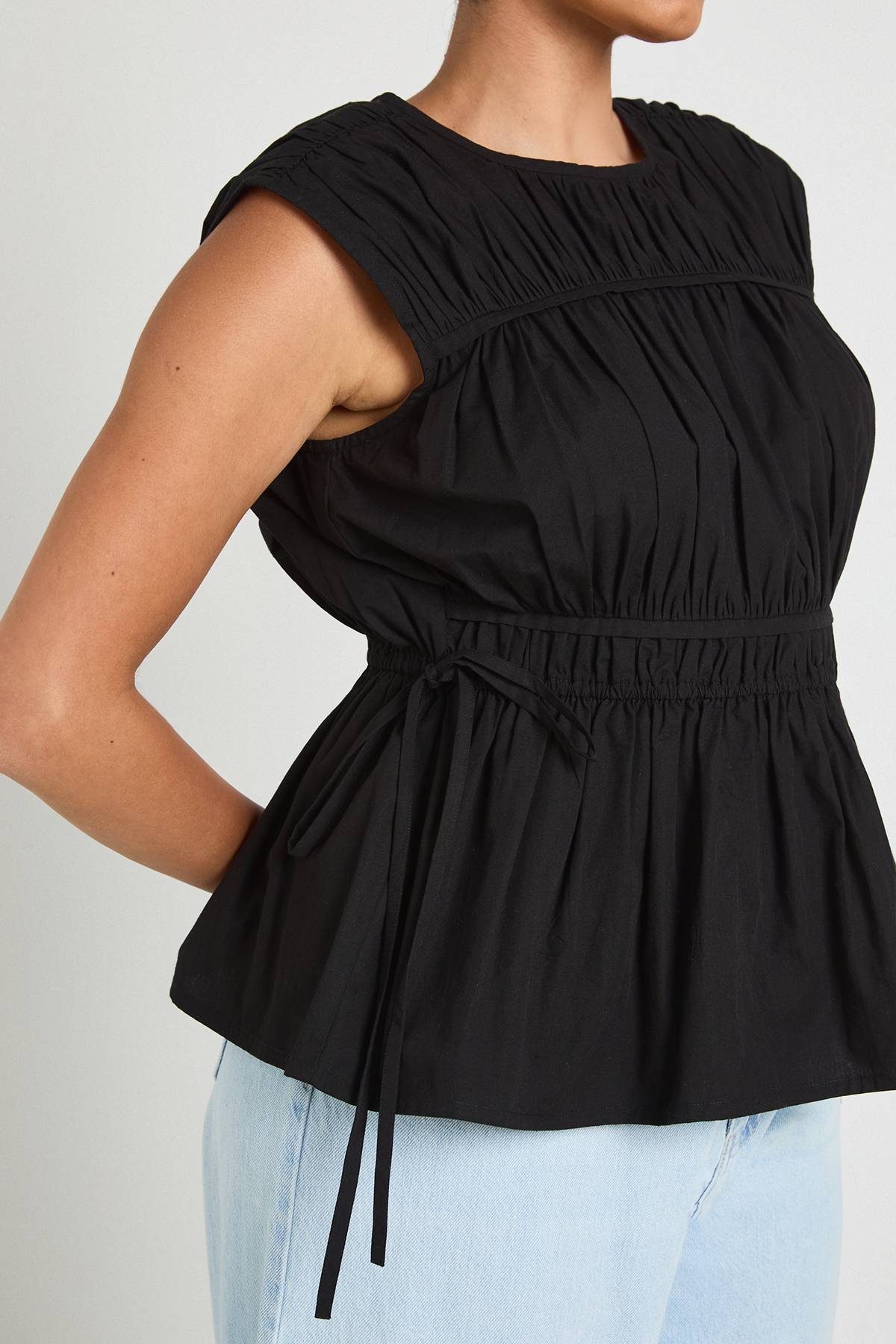 boohoo Haut En Popeline Froncé Grande Taille