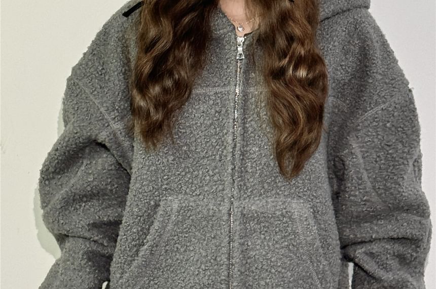 Trovelst - Geborduurde fleece oorklepmuts met paneel
