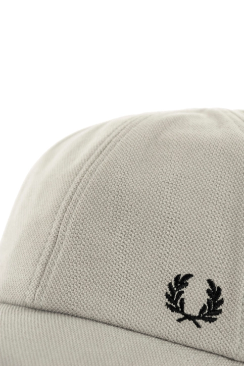 Casquettes fred perry pique classic r41 limestone/black