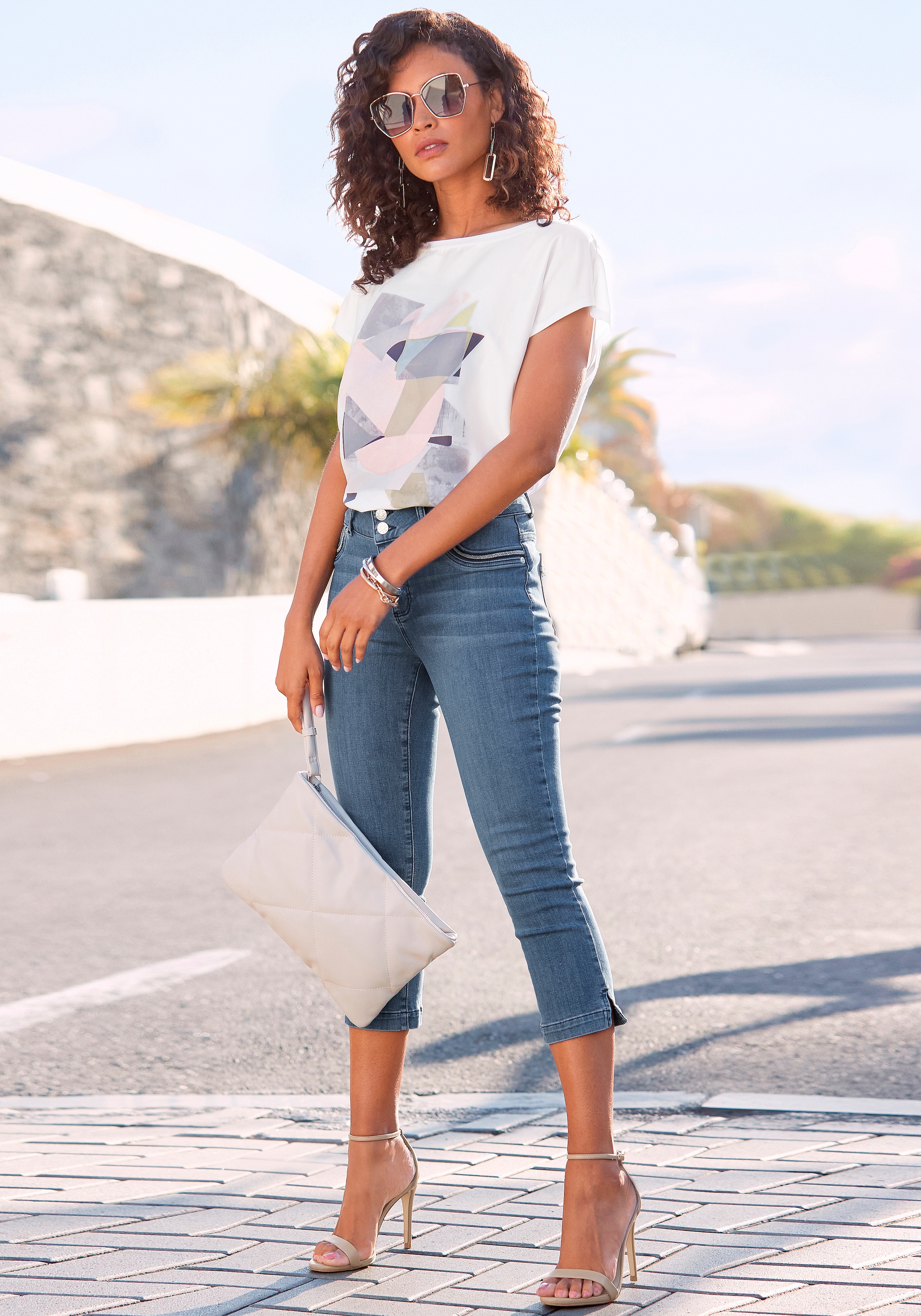 LASCANA Caprijeans , mit verzierten Taschen, elastische 7/8-Jeans aus Baumwolle