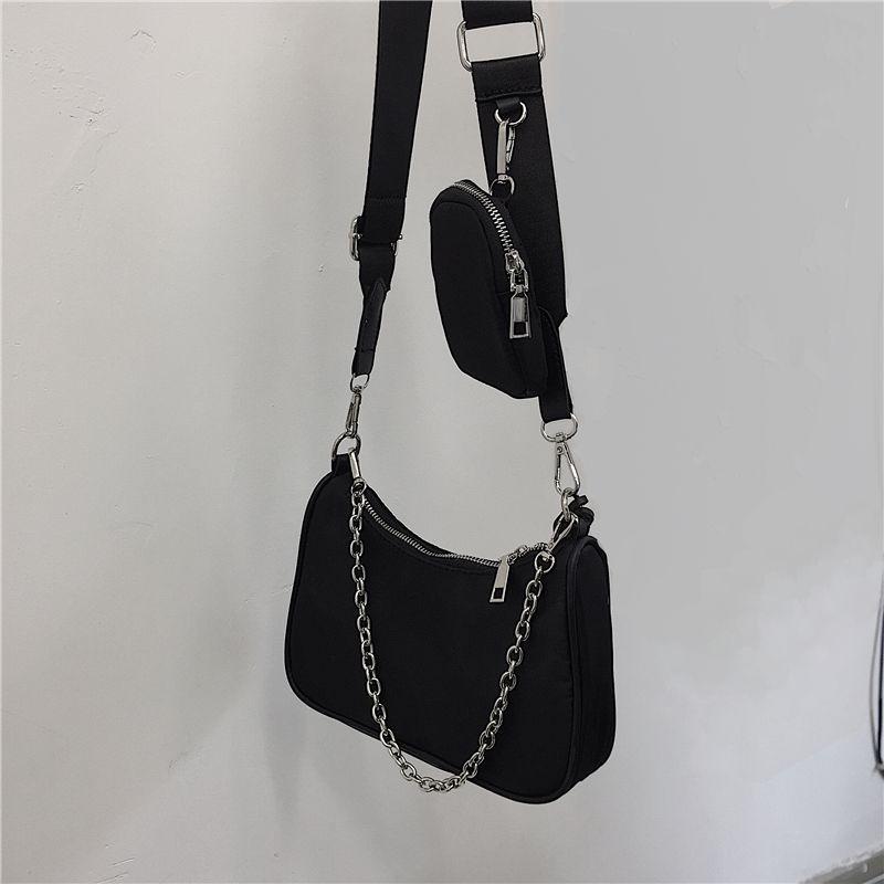 Gabbie - Crossbodytas van effen nylon met ketting