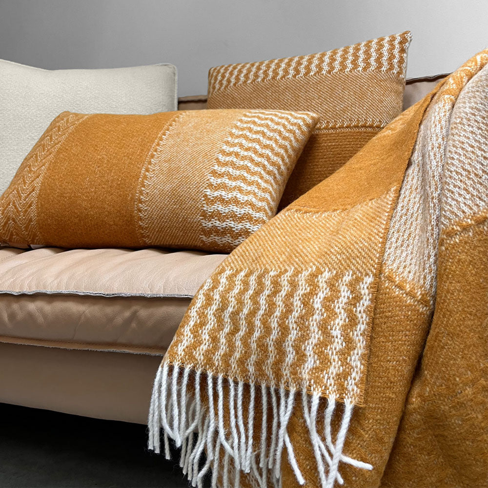 Malagoon Uptown Wool Sierkussen 35 x 60 - Oker