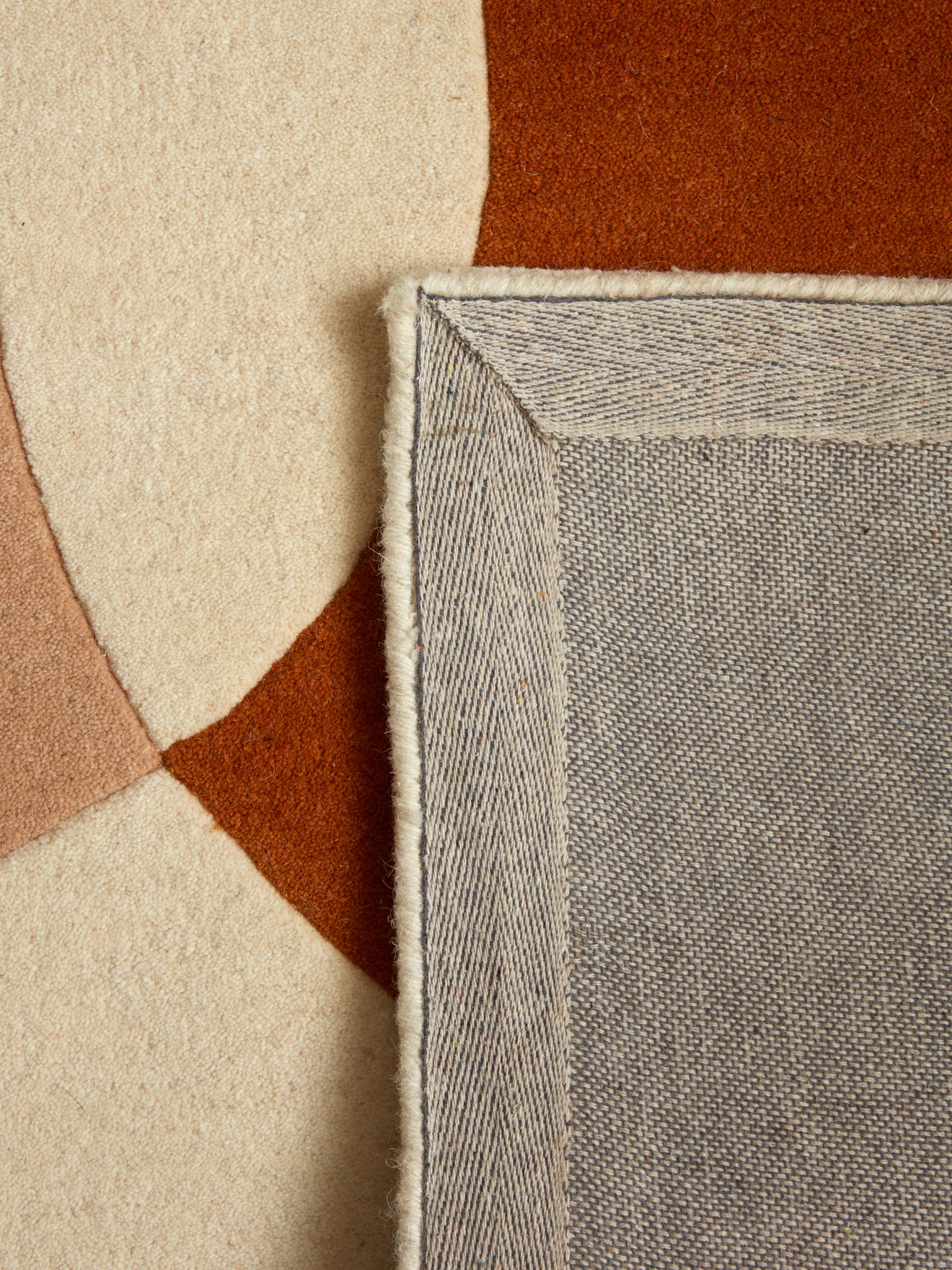 Tapis graphique en laine