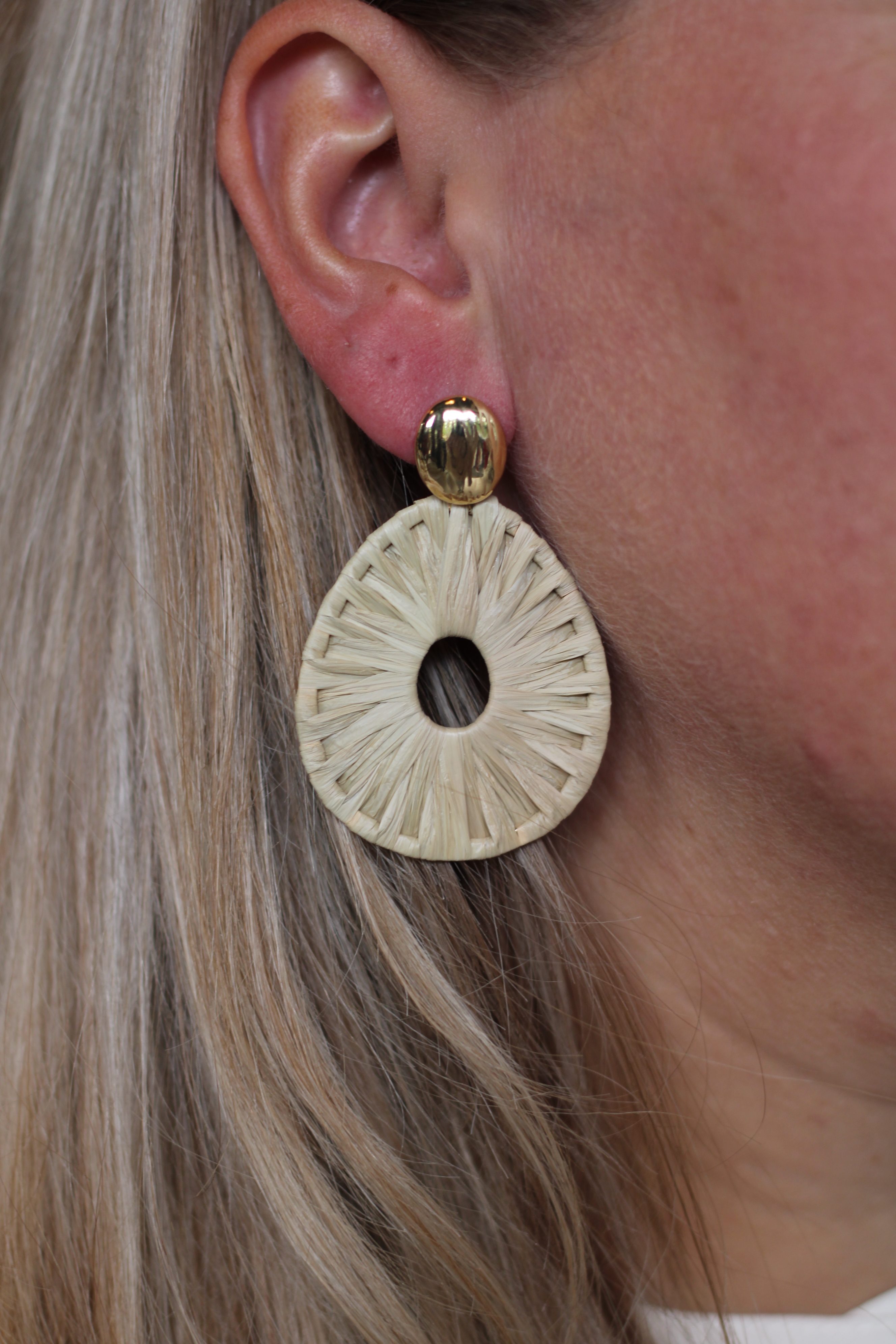Zand Raffia Oorbellen - Goud
