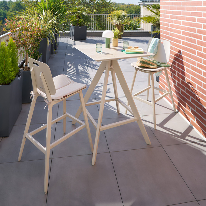 Ensemble table haute de jardin + 2 chaises hautes TERZANO Argile