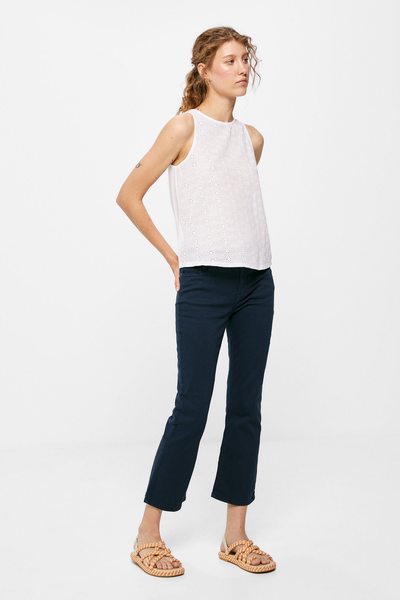 Blusa bordada suíça