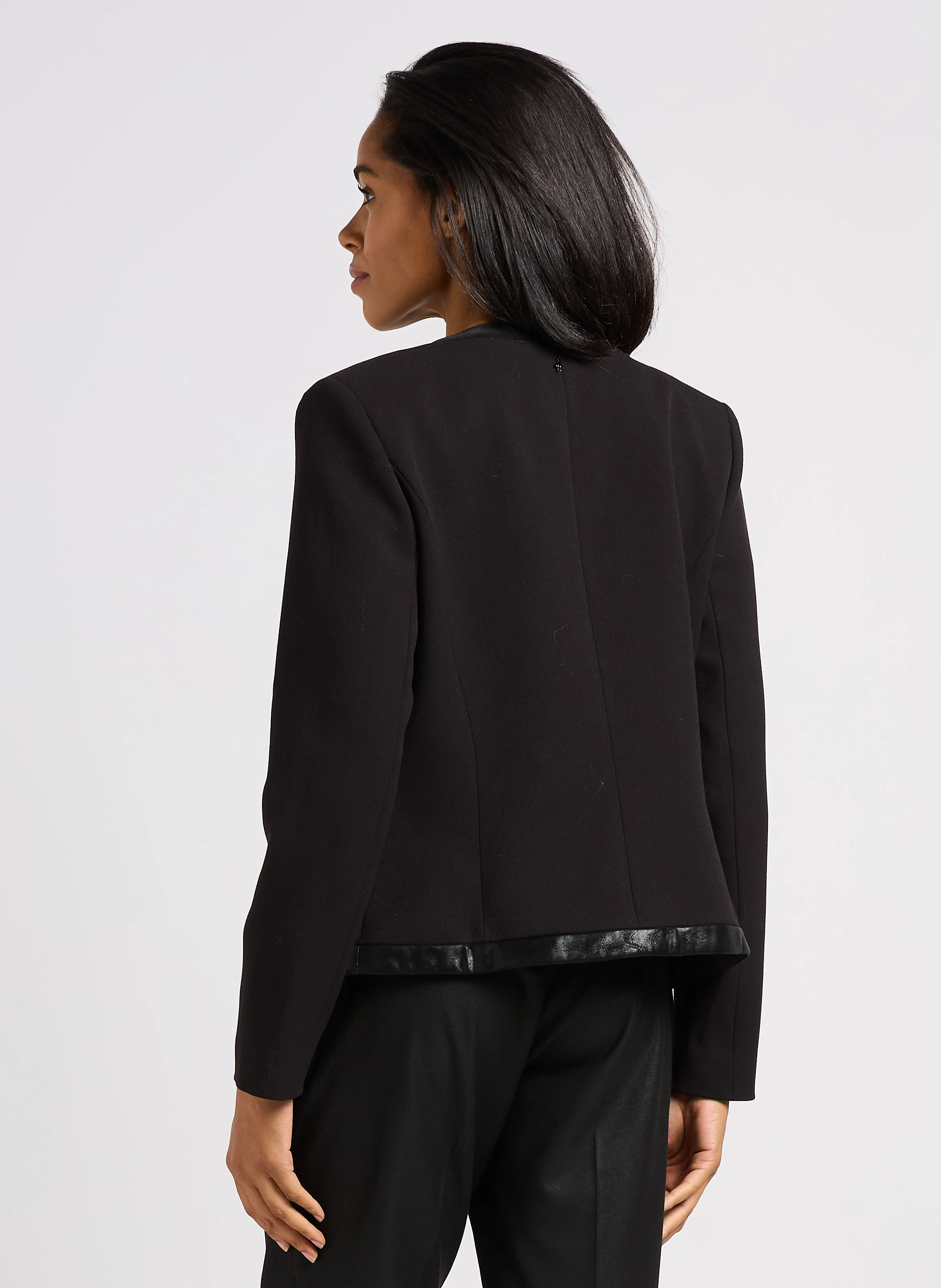 VADI - Veste de tailleur col V ajustée| Noir