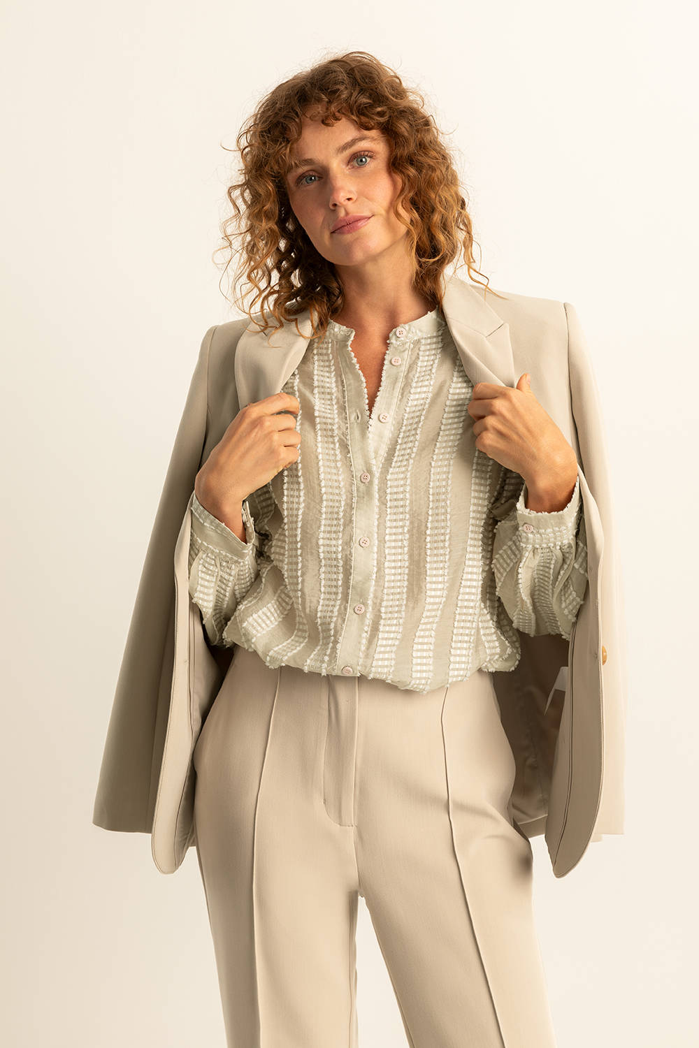 Expresso rechtvallende blazer beige