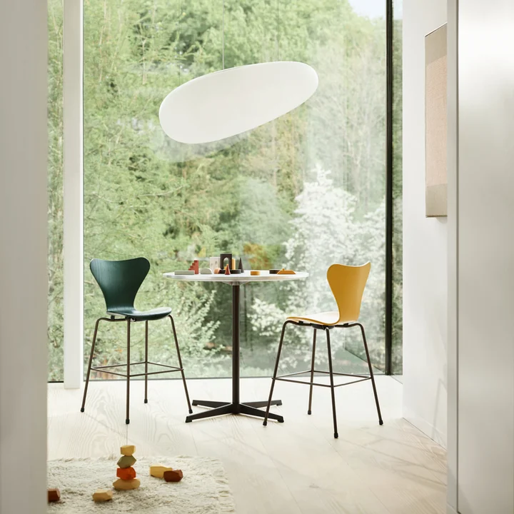 Fritz Hansen - Serie 7 Junior Stuhl, Brown Bronze / burnt yellow