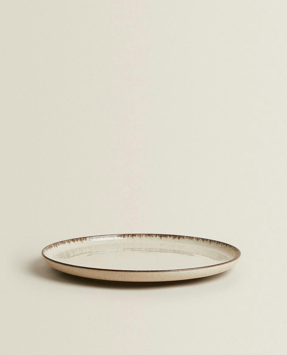 Louça de porcelana com borda de acabamento antigo