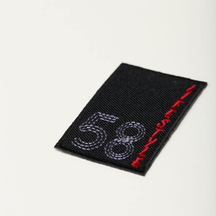Atelier Veritas-Patch met letters en cijfers 3,5x5,5cm