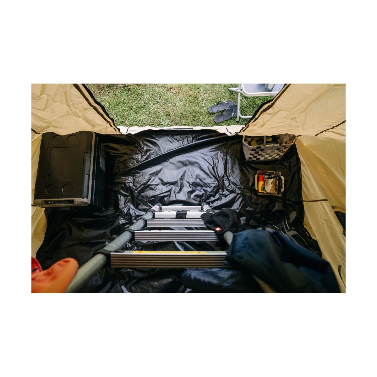 OutdoorU Family 5 Pers daktent incl. voortent & ladder - Khaki