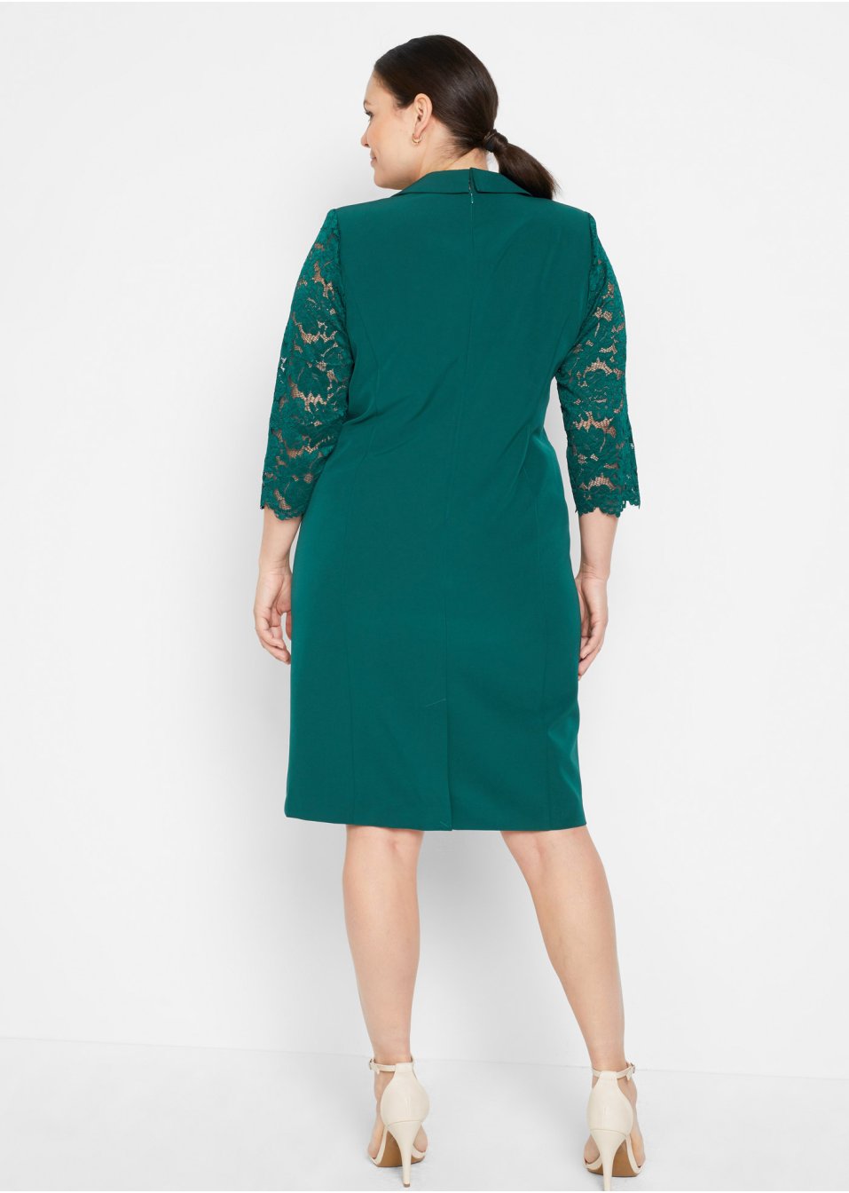 Robe blazer avec manches en dentelle