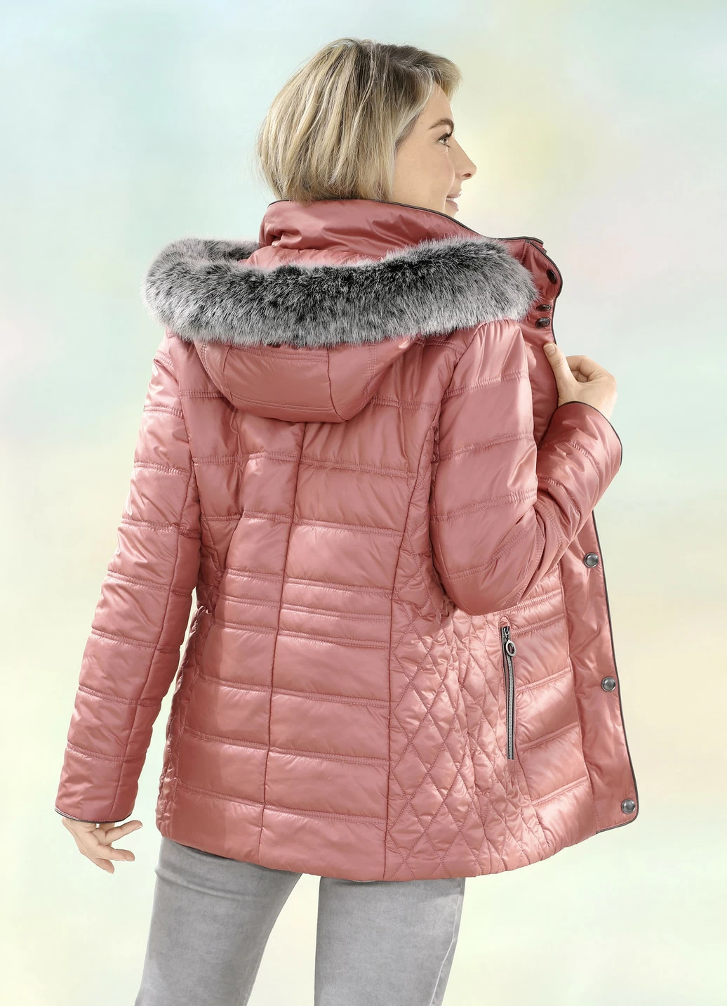 Jacke mit abnehmbarer Kapuze