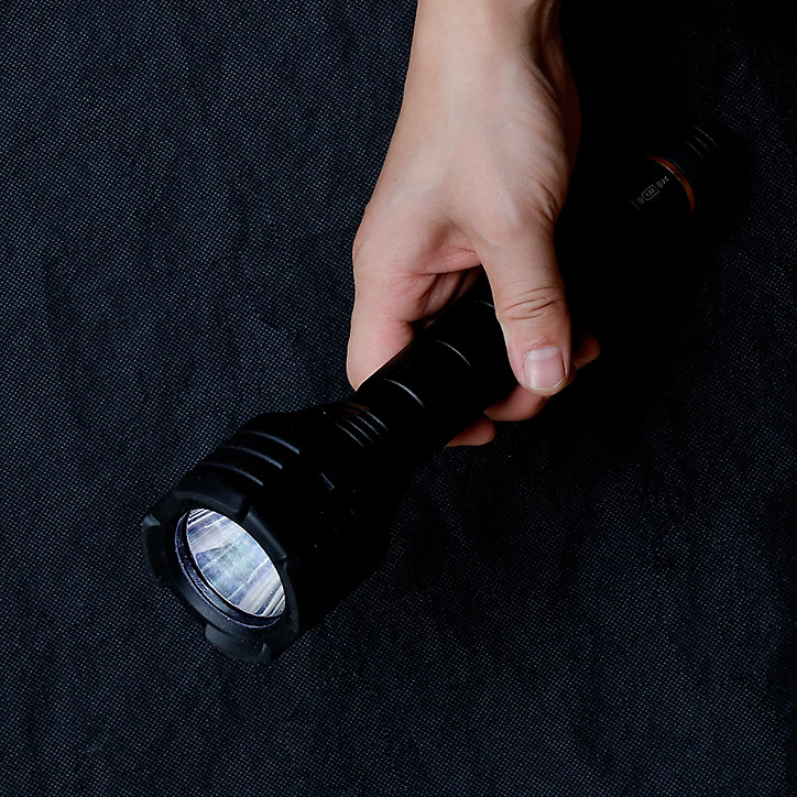 Torche indestructible Stanley 600 lumens