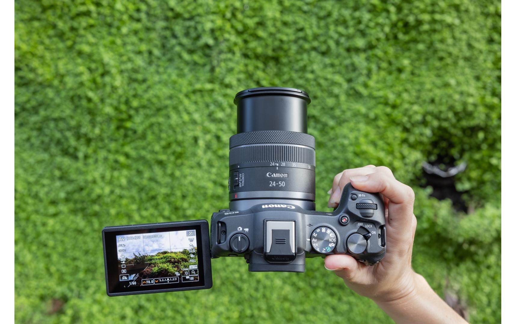 Fotokamera EOS R8 24-240mm Tasche 128 GB Kit<br>Vollformat-Hybridkamera mit Objektiv, Tasche und 128 GB Speicherkarte