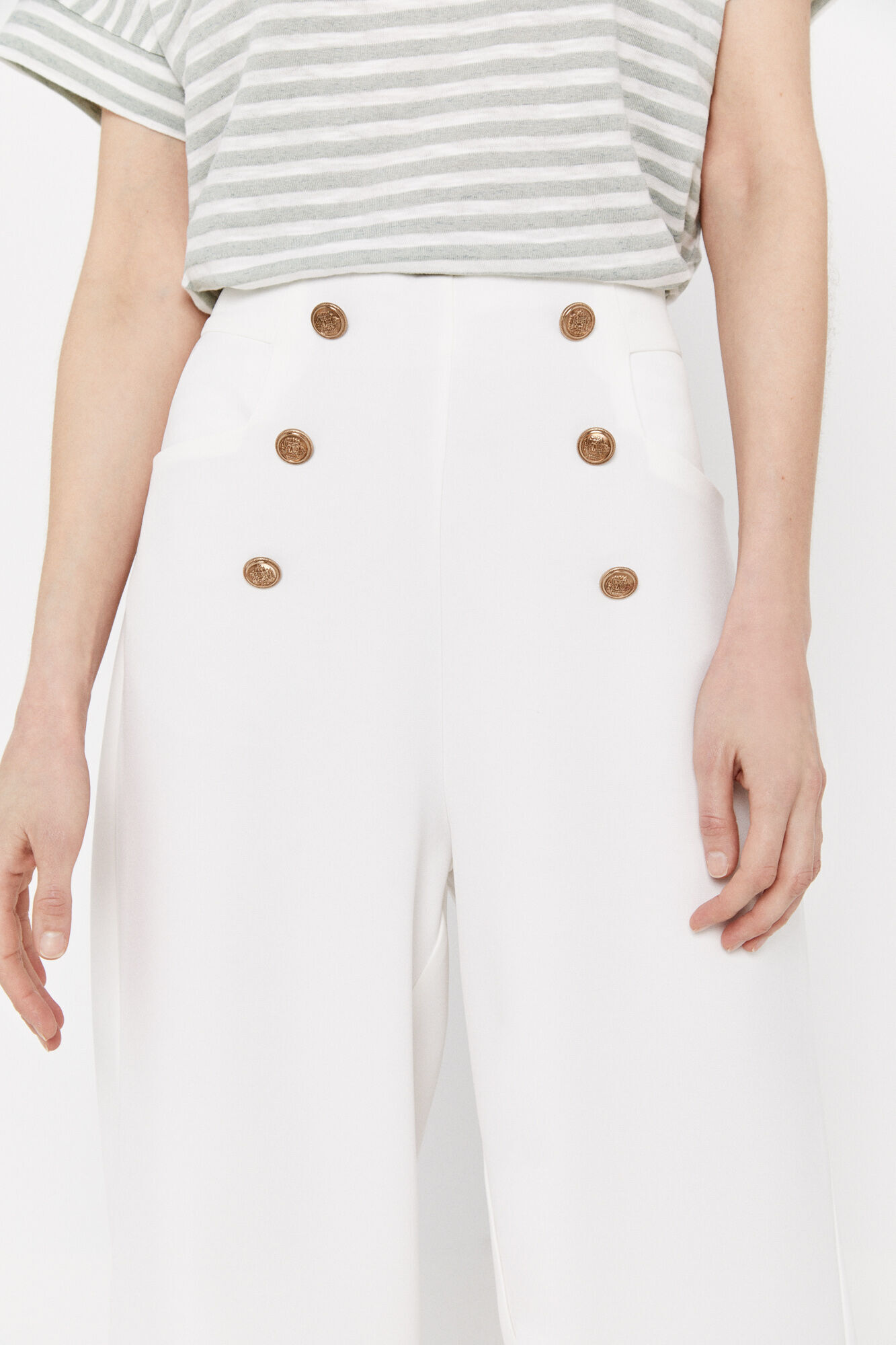 Calça cropped com botões frontais - Branca