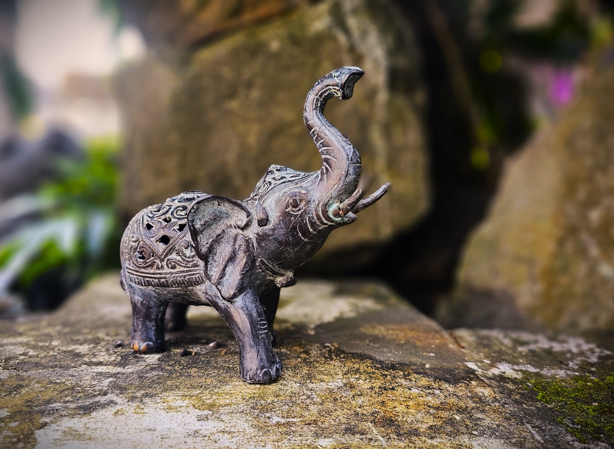 Bronze-Statuette 'Elefant', B 14 cm, H 13 cm, L 6 cm von fischer's lagerhaus