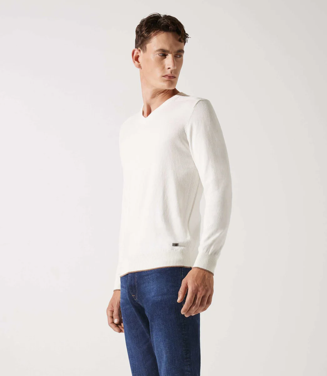 Pull col v rayé écru