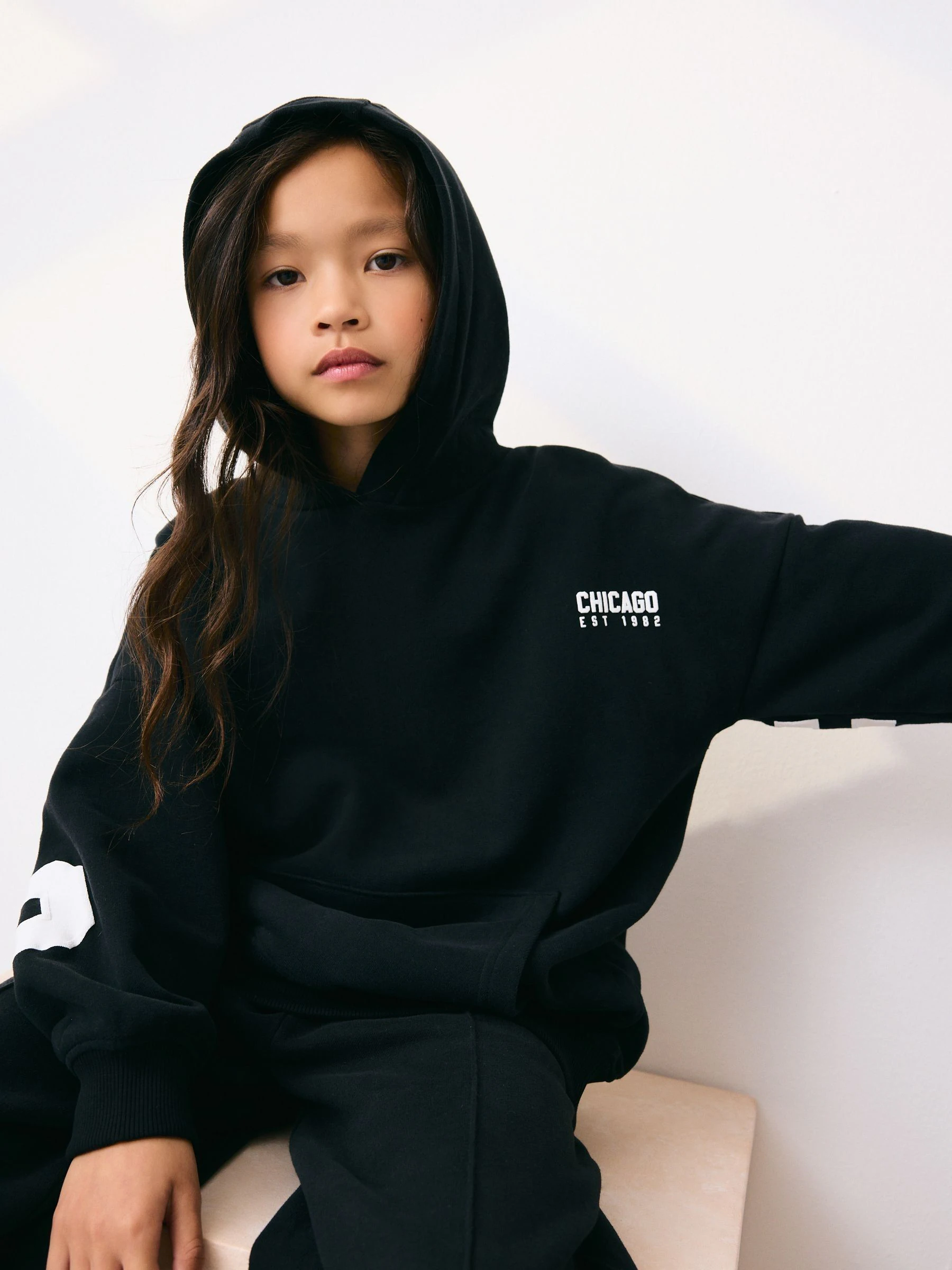Zwart met tekst - Hoodie (3 - 16 jr)