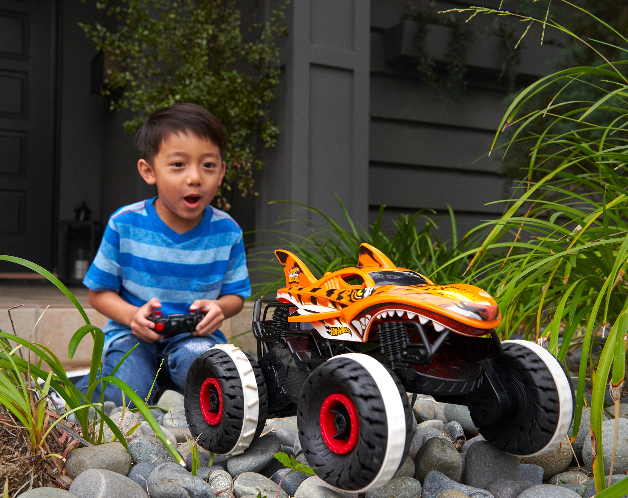 Mattel HGV87 Hot Wheels R/C MT Tiger Shark 1:15