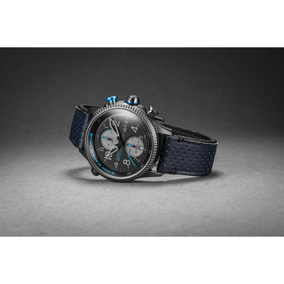 Montre AVI-8 homme chronographe acier cuir gris