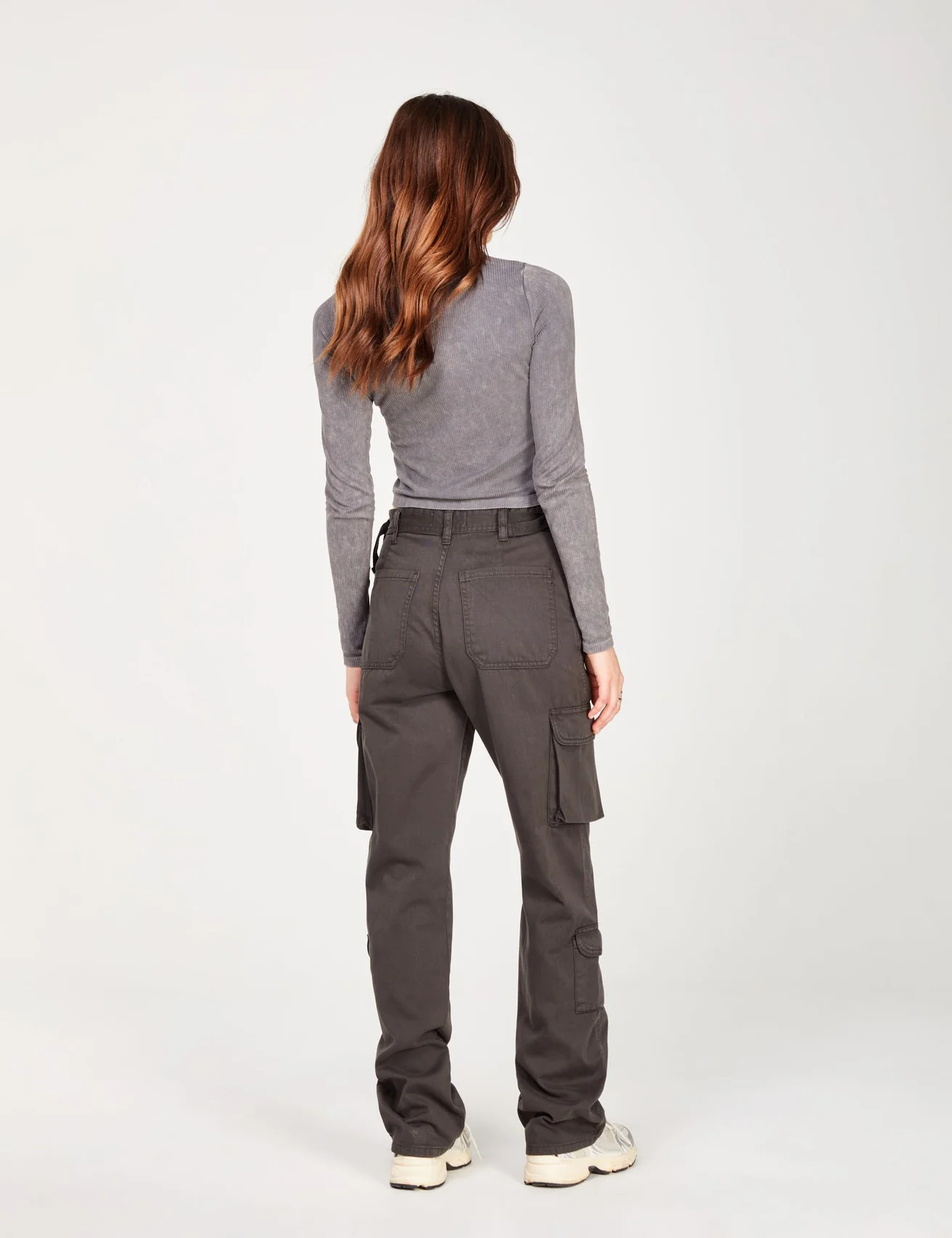 Pantalon cargo à sangles gris foncé