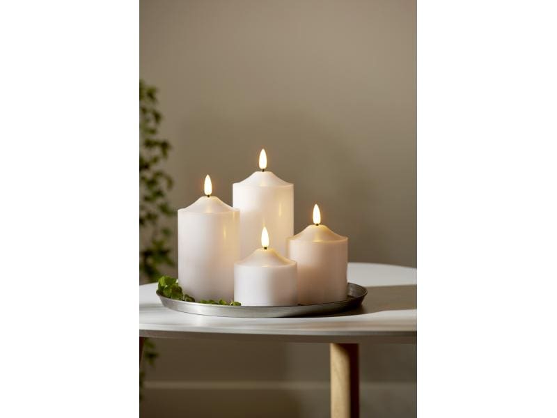 Star Trading LED-Kerze Pillar Flamme Ø 7.5 x 12 cm, Weiss Kerze aus Echtwachs mit LED Leuchte