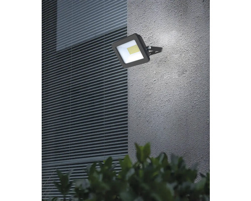 LED wandspot IP65 20W 3300 lm 4000 K neutraal wit, voedingskabel 3G1.0mm² H05RN-F 0,3 m + snelsluiting, BxDxH 130x57x132 mm