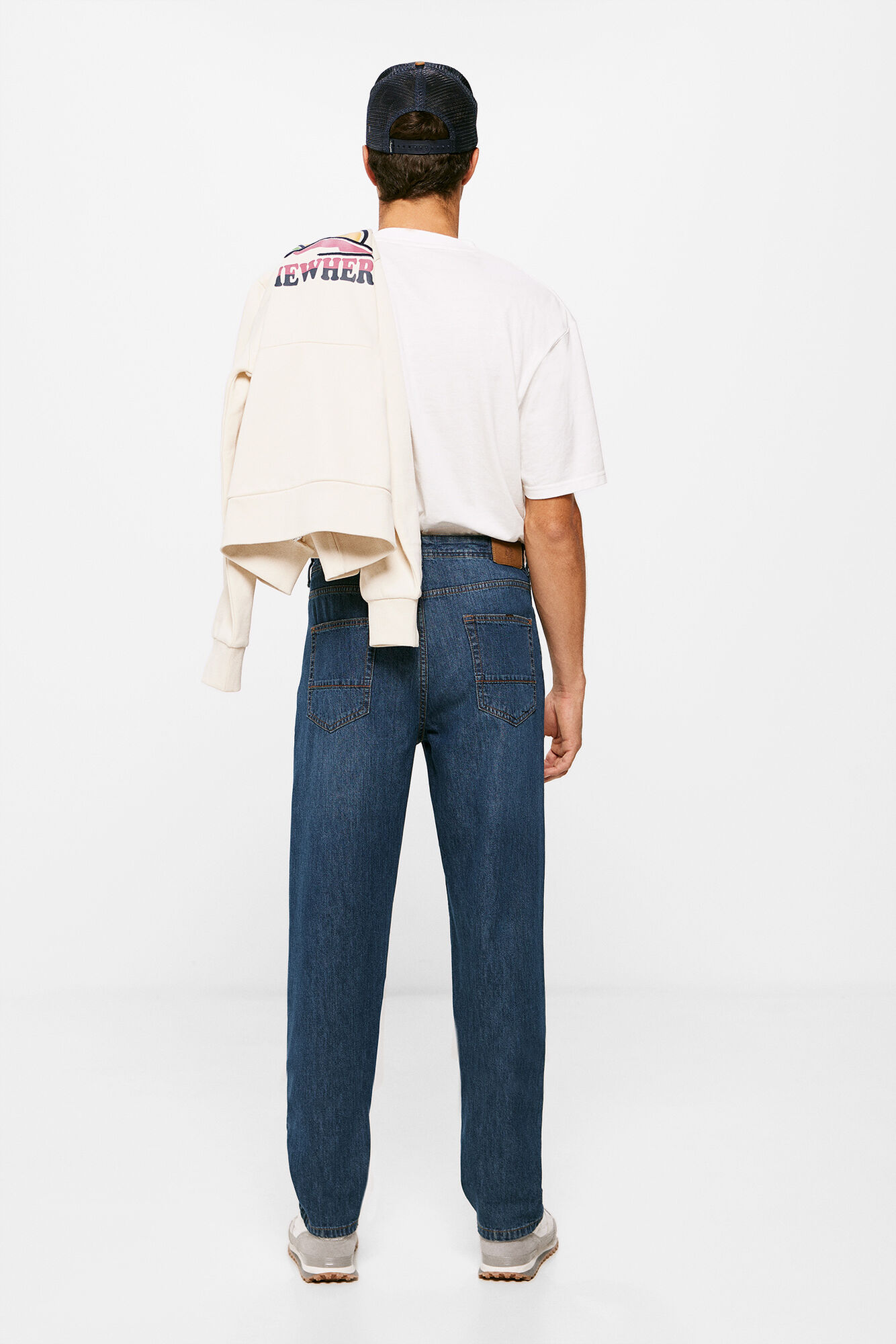 Calça jeans normal, lavagem muito clara, lavagem média escura