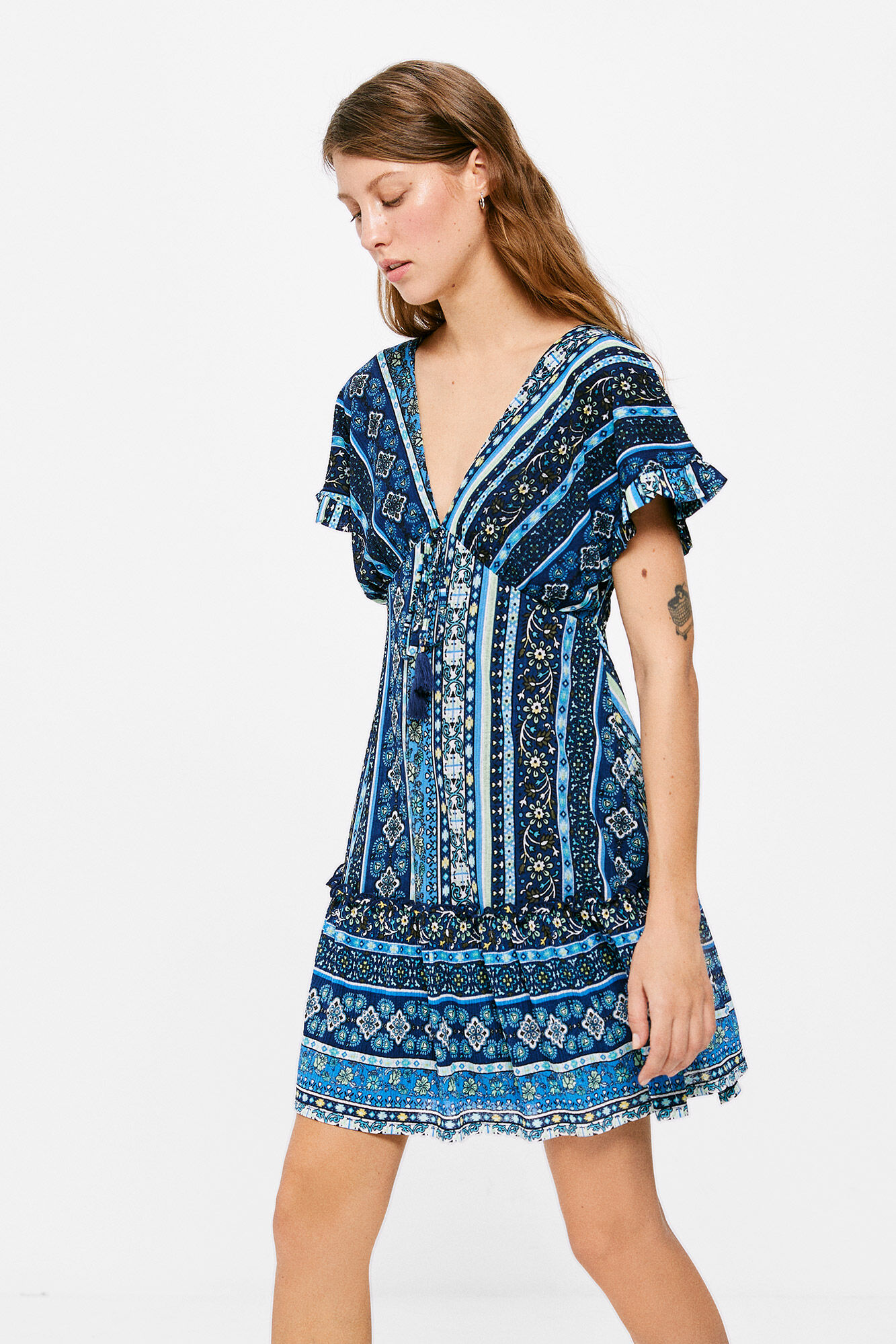 Vestido curto com borda floral - Estampa azul