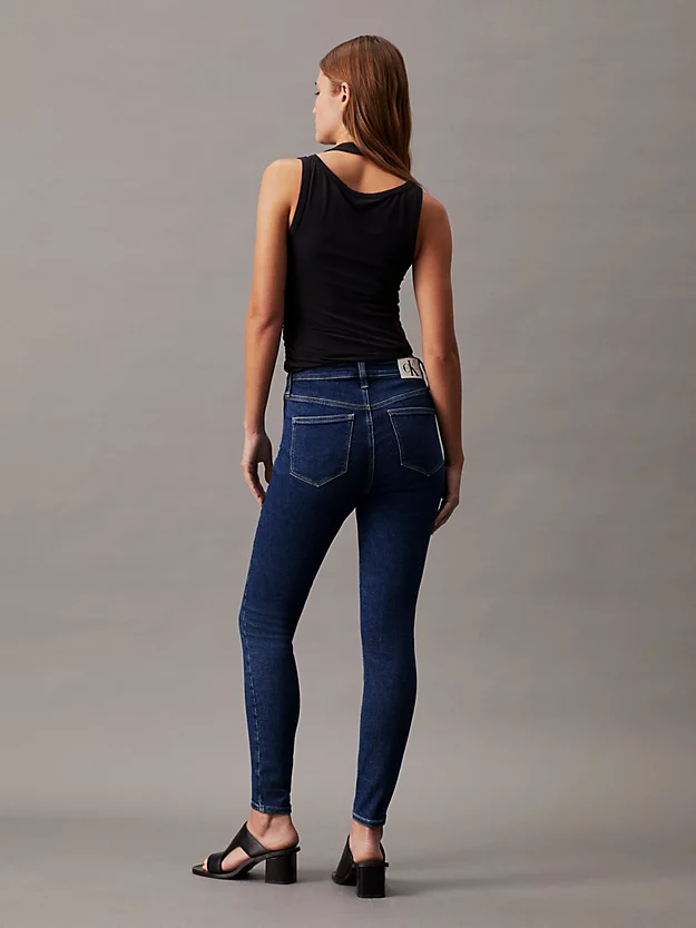 Calça jeans super skinny de cintura alta até o tornozelo