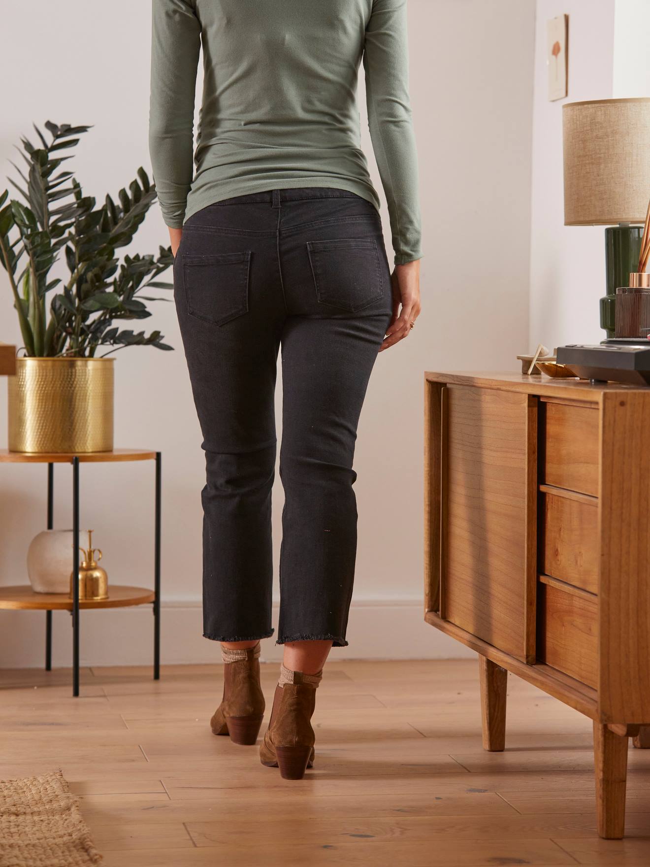 Calça jeans flare para gestante com 65 cm de entrepernas, bege claro liso
