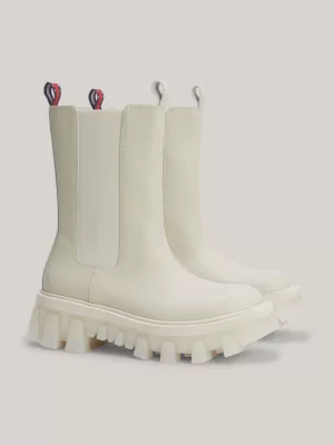 Botas de couro translúcido com solado grosso e travas