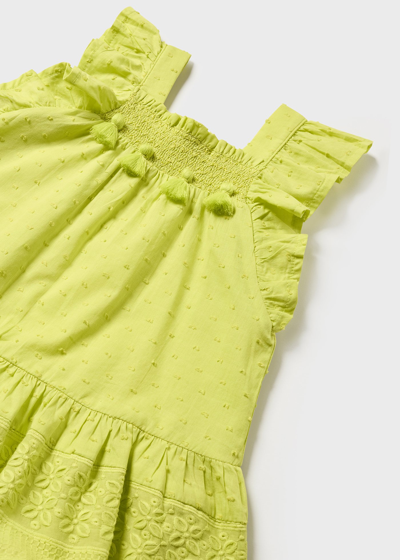 Vestido de bebê com babados de algodão e tecido plumeti