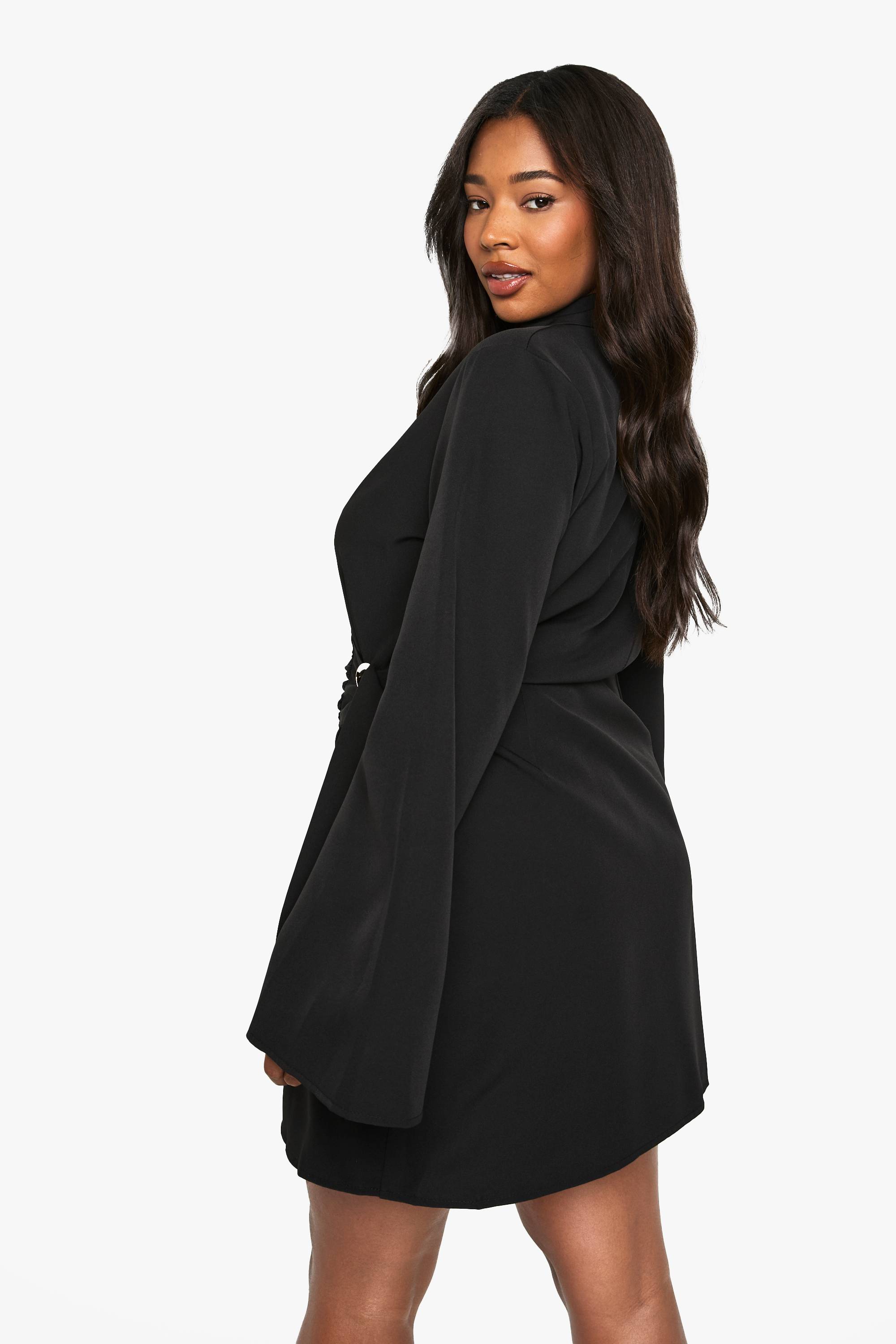 boohoo Plus Robe Blazer Cintrée avec Ceinture Nouée et Détail Boucle
