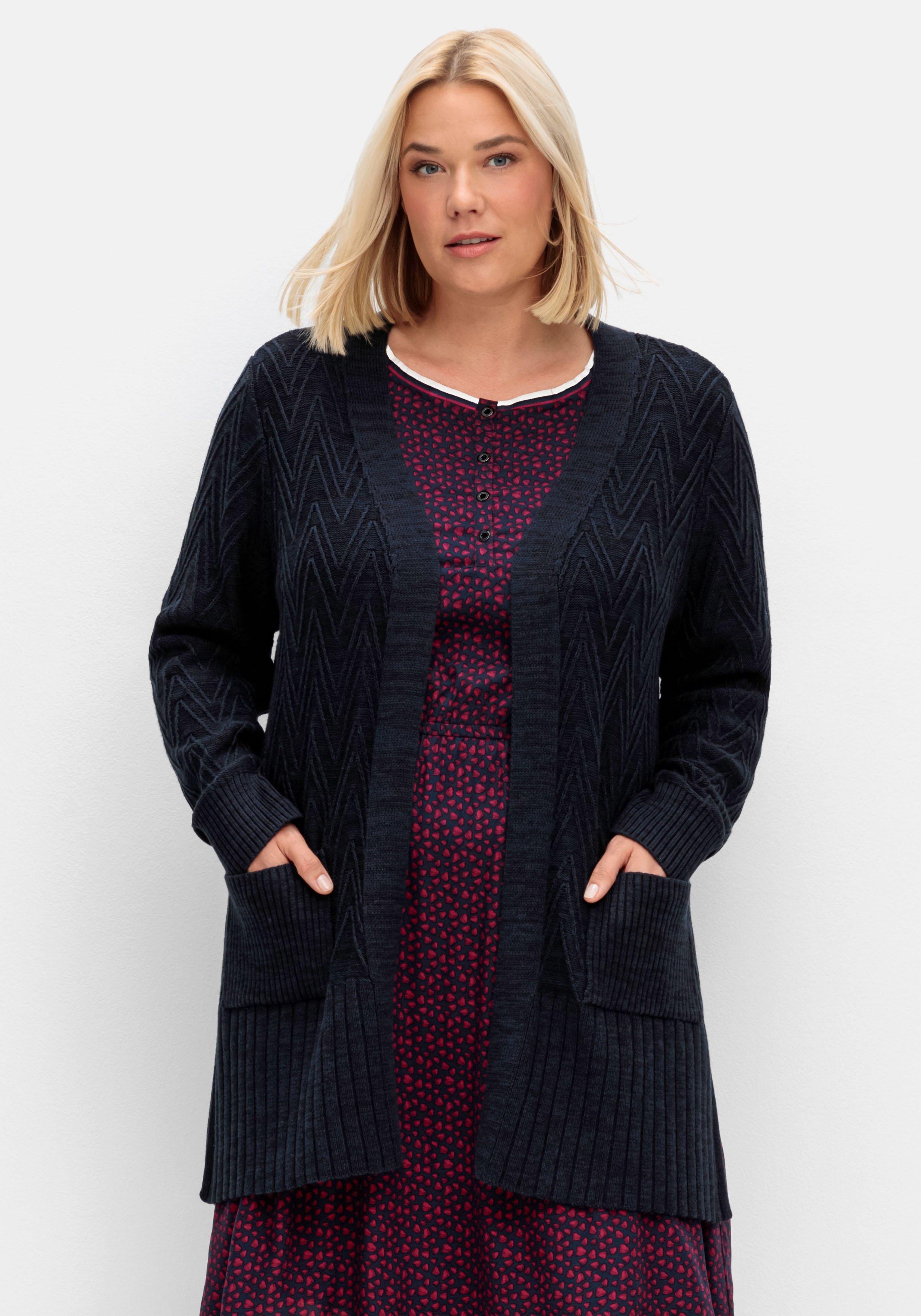 Lange Strickjacke mit Zickzack-Ajourmuster
