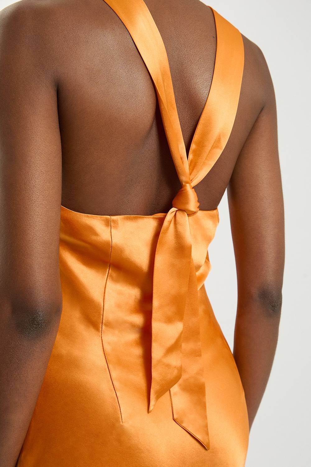KarenMillen Robe Longue Dos Nu En Satin De Viscose Avec Anneau Au Col