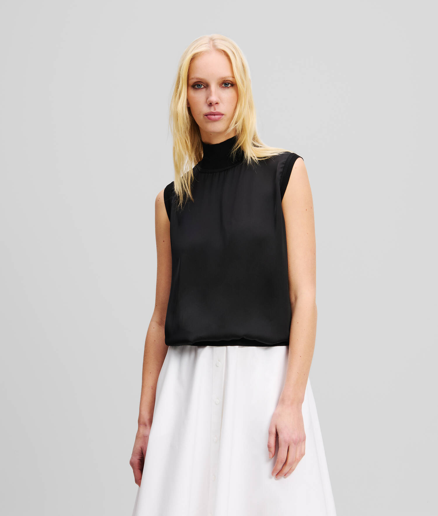 TOP SATIN SANS MANCHES - Noir