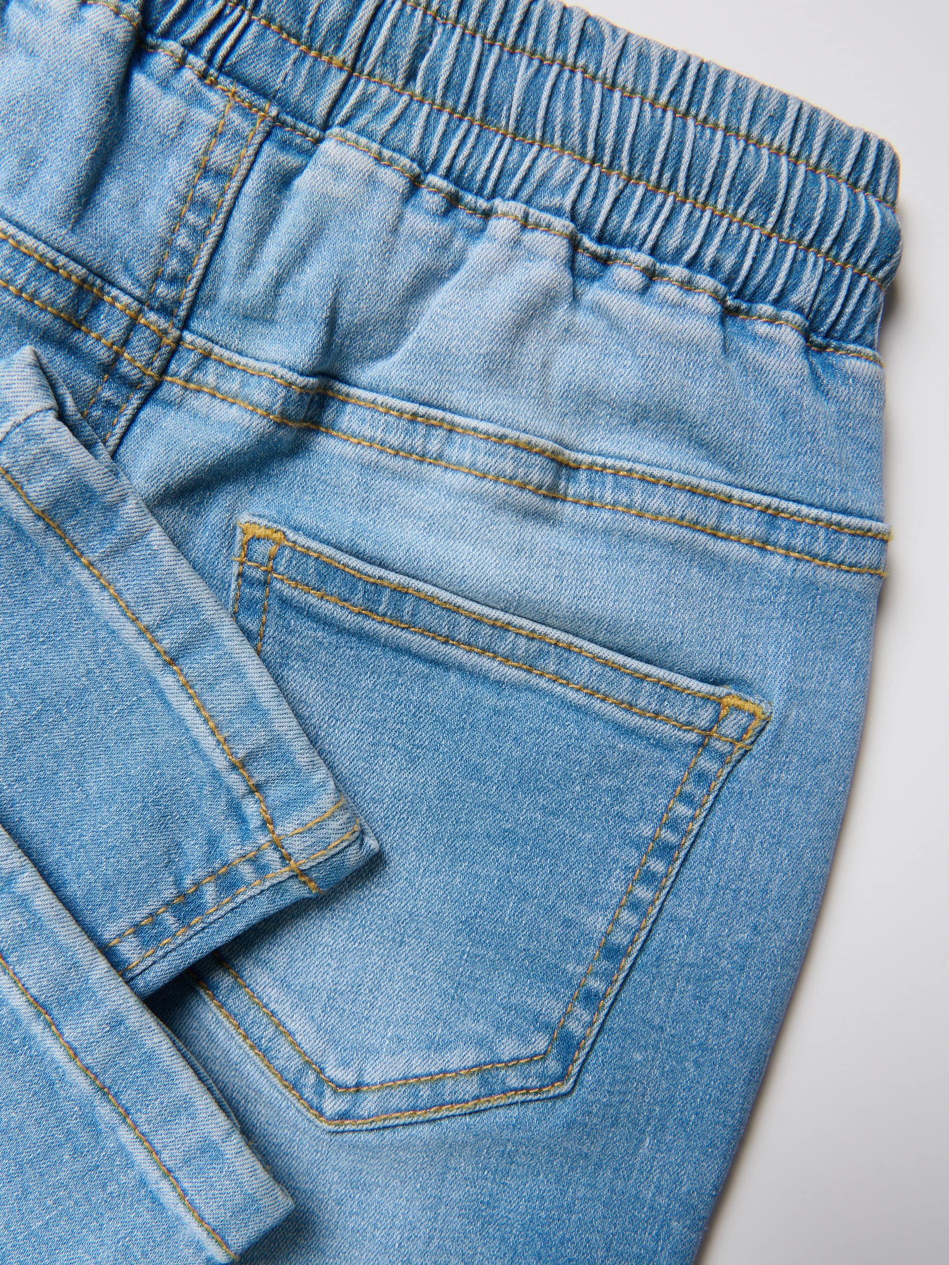 Stretch-Jeans im Carrot-Fit