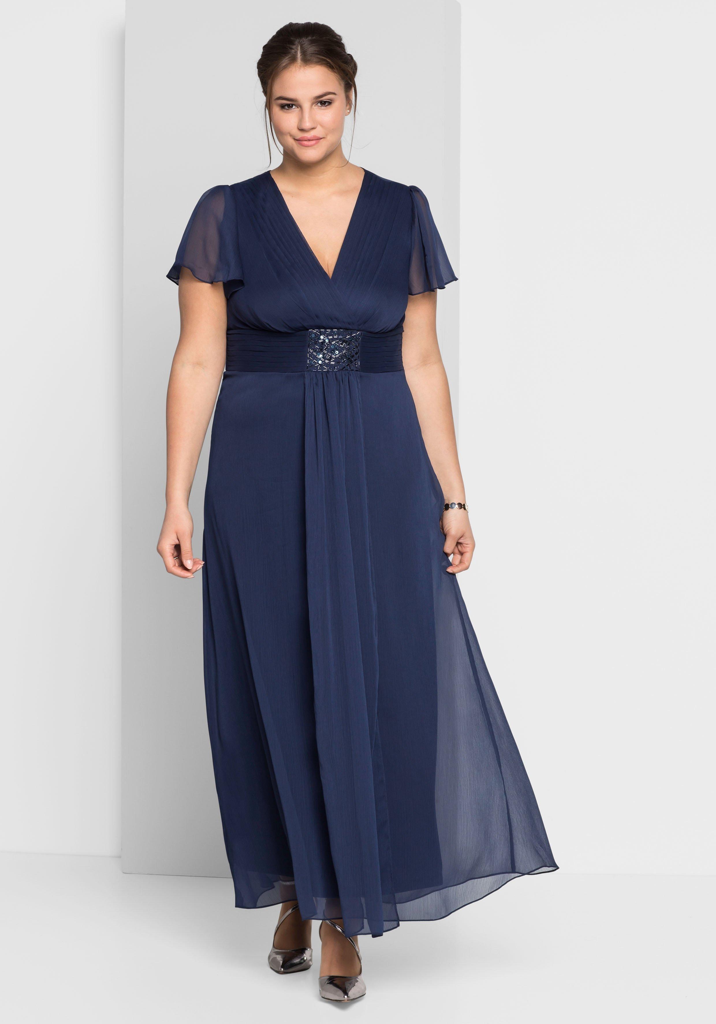 Abendkleid mit Schmuckbrosche, in A-Linie